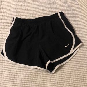 Girls Nike black/white tempo running shorts